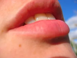 Exame de hálito poderia detectar vários tipos de câncer, diz estudo